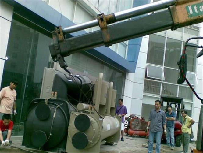 青白江区随车吊和汽车吊的核心区别是什么？哪种更省钱？